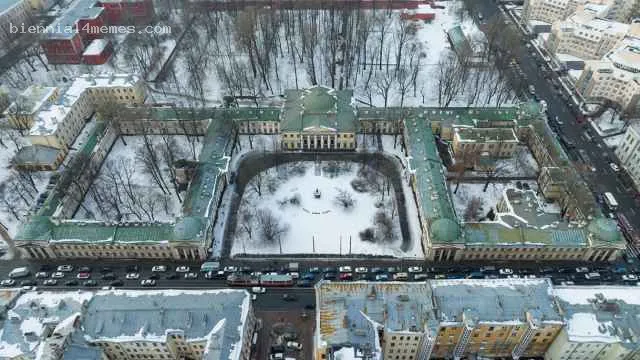 
								Замглавы Военно-медицинской академии обвинили в крупной взятке			