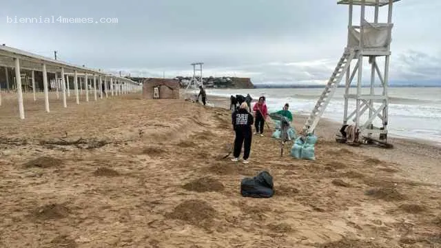 В Севастополе ввели режим ЧС из-за разлива мазута