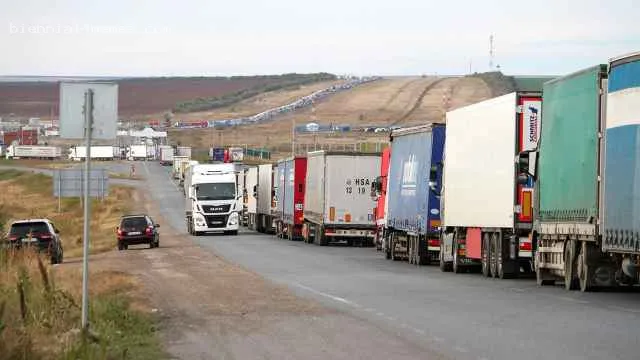 
								«Вернулись времена настоящего рэкета». Российские импортеры жалуются на проблемы с доставками грузов через Казахстан			