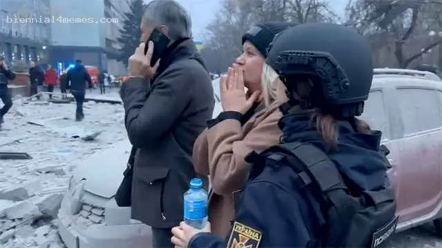 
								Россия нанесла ракетный удар по центру Запорожья. Три человека погибли			