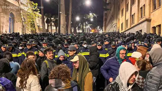 
								В Грузии начались акции протеста после решения властей приостановить переговоры о вступлении в ЕС			